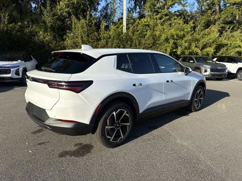 New 2026 Chevrolet Equinox EV LT image 3