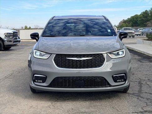 Certified 2025 Chrysler Pacifica Select image 8