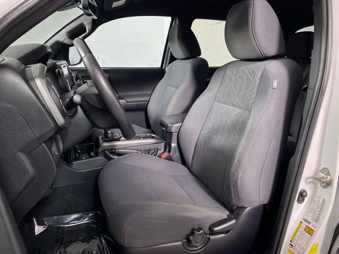 Certified 2019 Toyota Tacoma TRD Sport AWD/4WD image 10