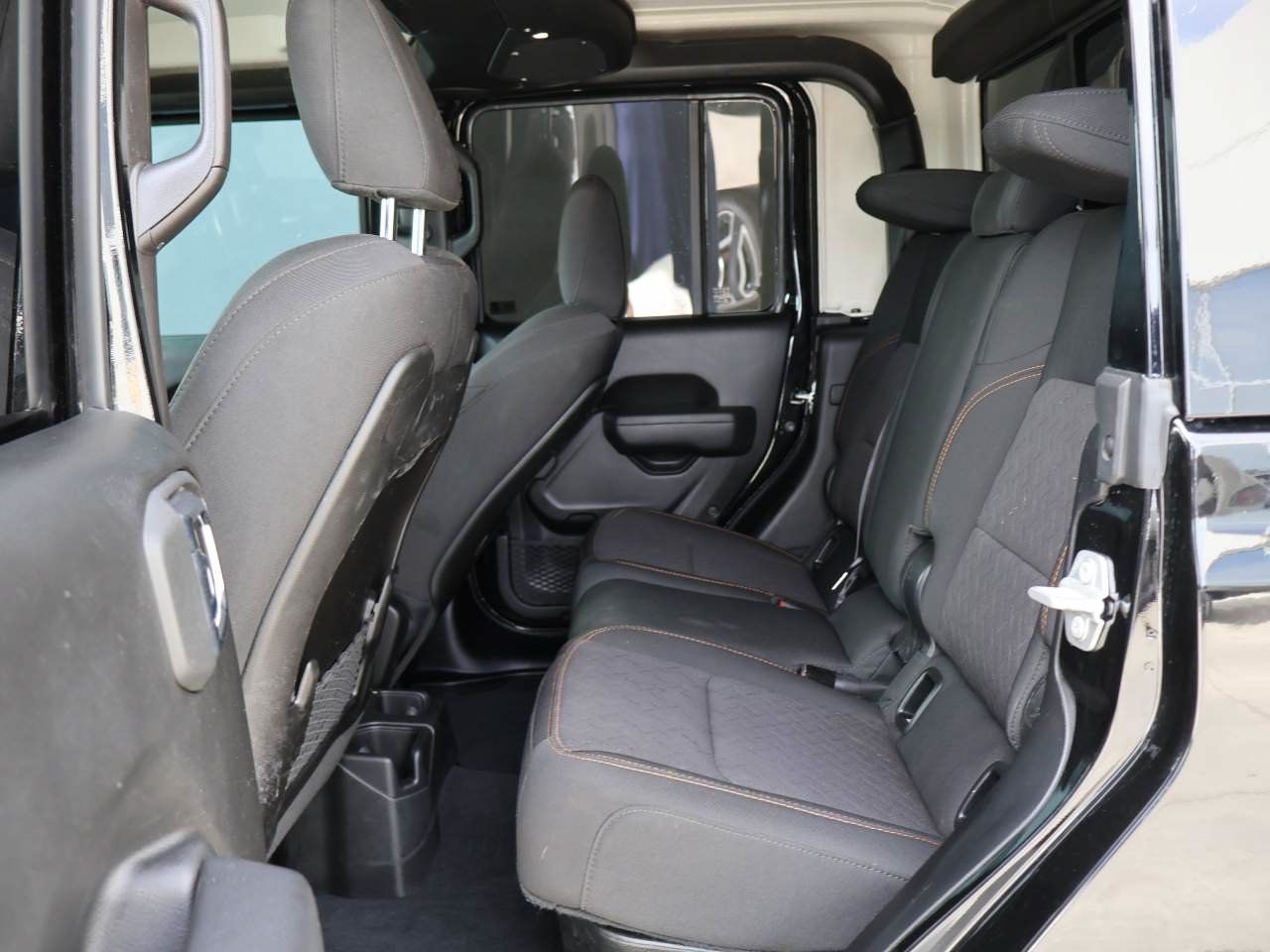 Used 2025 Jeep Gladiator Mojave w/ Safety Group AWD/4WD image 10