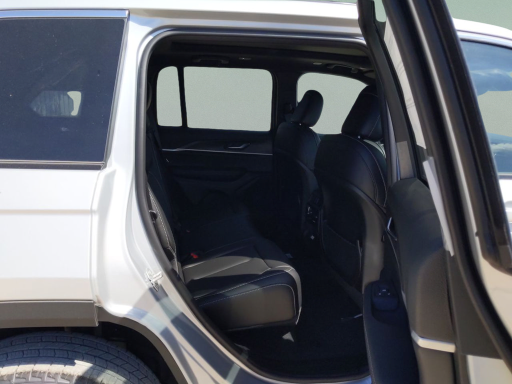 New 2025 Jeep Grand Cherokee Limited RWD image 29