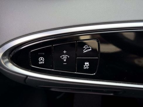 Certified 2025 Genesis GV70 2.5T AWD/4WD image 18