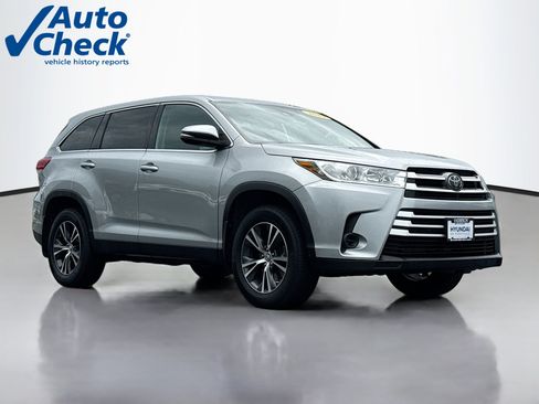 Used 2019 Toyota Highlander LE AWD/4WD image 1