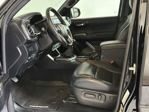 Used 2021 Toyota Tacoma TRD Off-Road w/ TRD Premium Off Road Package AWD/4WD image 10