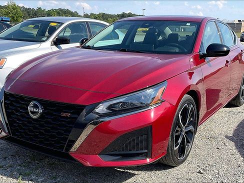 Certified 2024 Nissan Altima 2.5 SR w/ SR Premium Package FWD image 2
