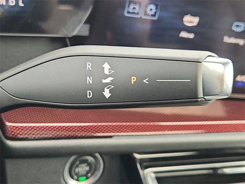 Used 2025 Chevrolet Traverse Z71 w/ Enhanced Driving Package image 16