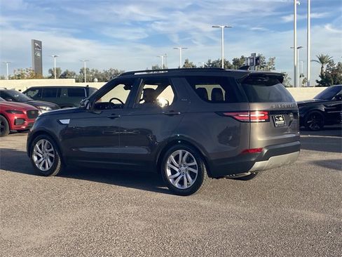 Used 2017 Land Rover Discovery HSE image 29