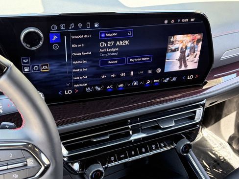 Used 2025 Chevrolet Traverse RS FWD image 26