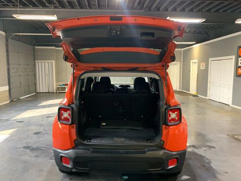 Used 2016 Jeep Renegade Latitude w/ Popular Equipment Group AWD/4WD image 16