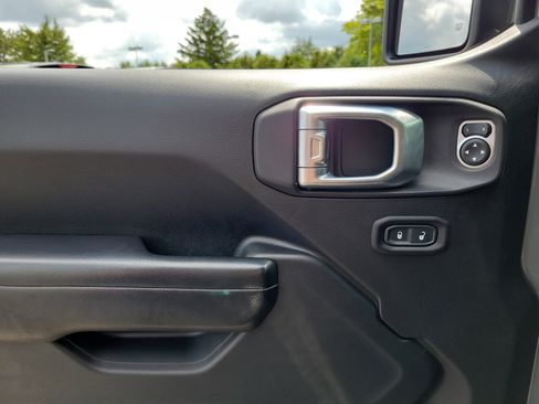 Used 2019 Jeep Wrangler Sport image 12