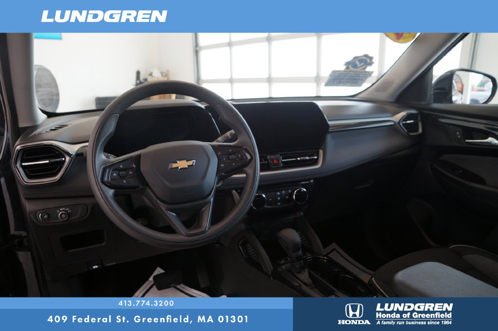 Used 2025 Chevrolet TrailBlazer LT AWD/4WD image 16
