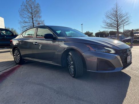 Used 2025 Nissan Altima 2.5 SV image 5