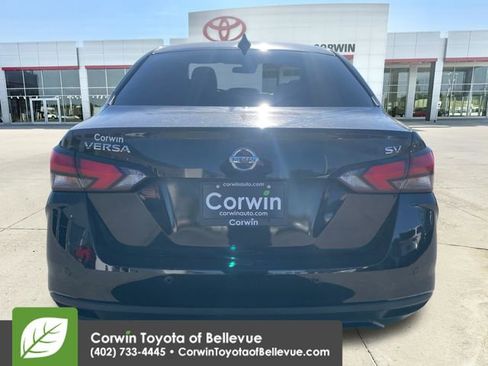 Used 2022 Nissan Versa SV FWD image 4