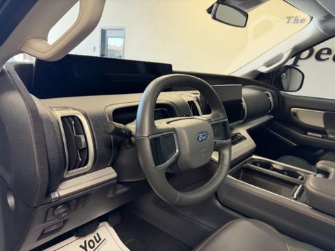Used 2025 Ford Expedition Active AWD/4WD image 14