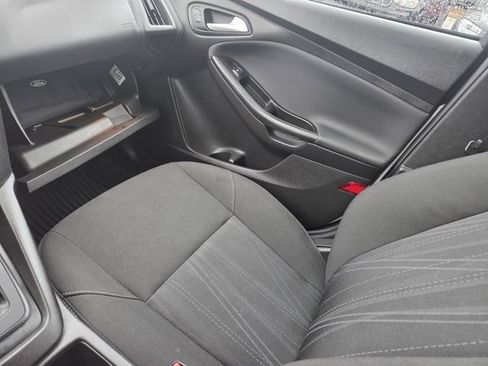 Used 2018 Ford Focus SE w/ Cold Weather Package image 20