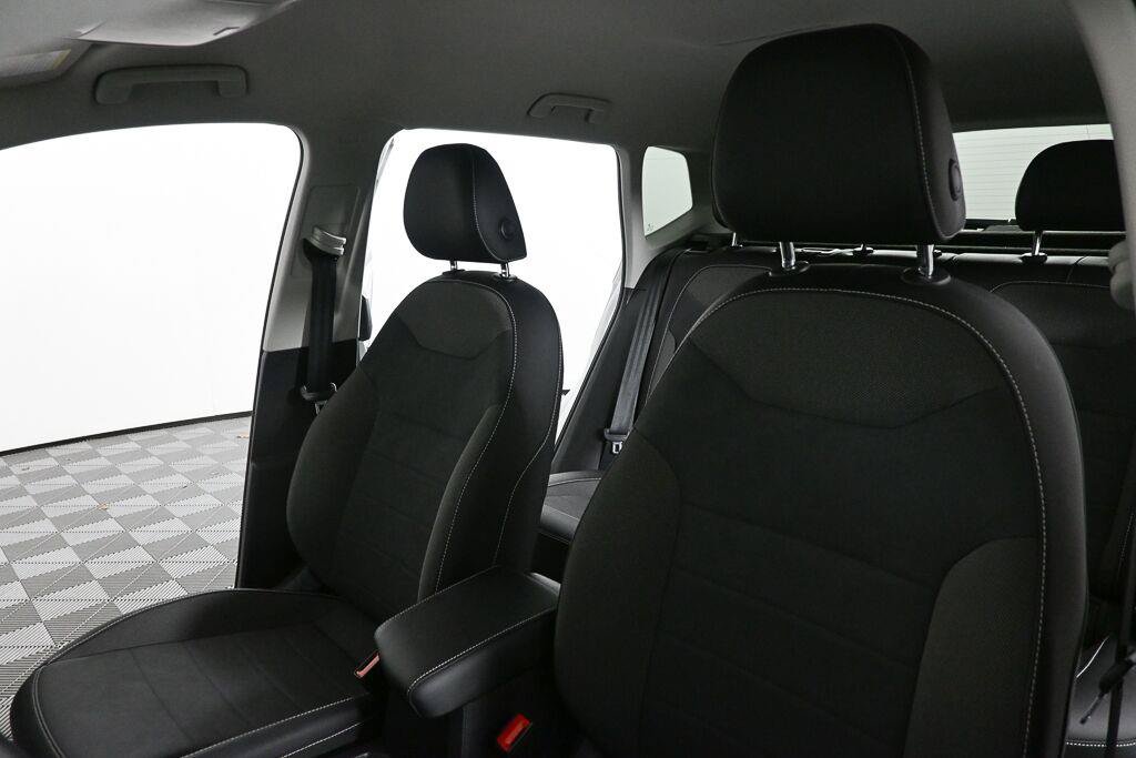 Used 2022 Volkswagen Taos SE FWD image 5