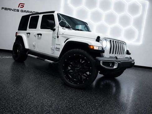 Used 2019 Jeep Wrangler Unlimited Sahara AWD/4WD image 1