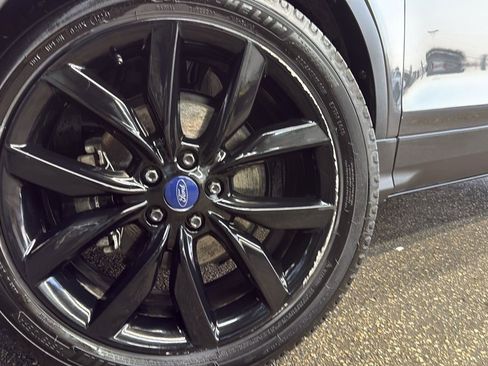 Used 2018 Ford Escape SE w/ SE Sport Appearance Package image 9