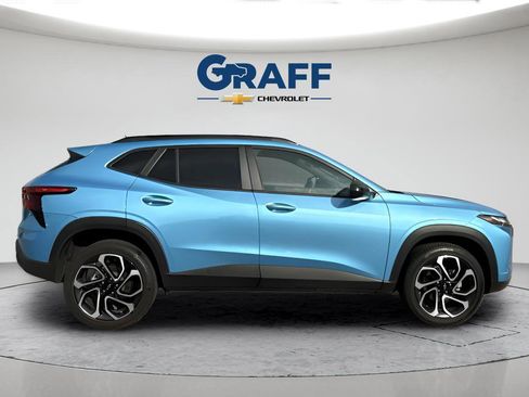 Certified 2025 Chevrolet Trax RS w/ Driver Confidence Package FWD image 9