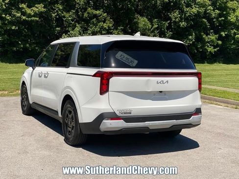 Used 2025 Kia Carnival FWD image 5