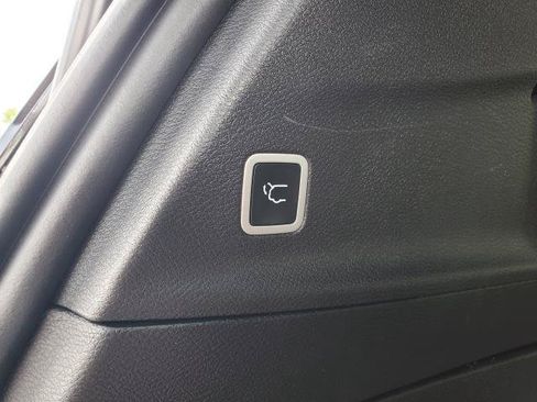 Used 2025 Chrysler Pacifica Select FWD image 28