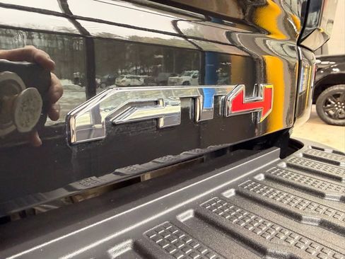 Used 2025 GMC Sierra 2500 AT4 w/ AT4 Premium Plus Package image 13