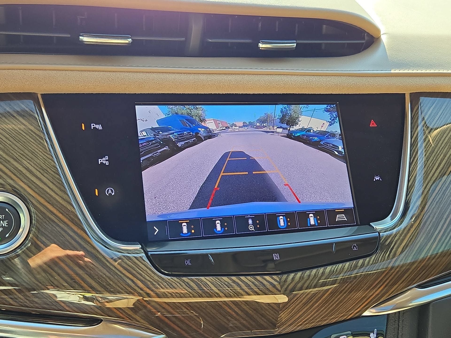 Used 2020 Cadillac XT6 Premium Luxury w/ Platinum Package FWD image 18
