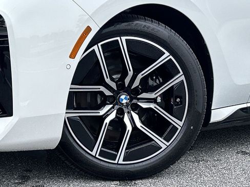 New 2025 BMW i7 xDrive60 image 14