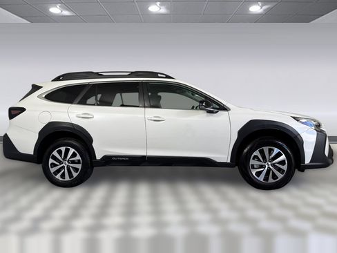 Used 2023 Subaru Outback Premium image 7