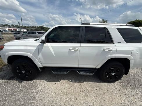 Used 2020 Toyota 4Runner SR5 Premium RWD image 3