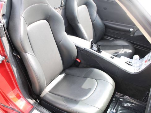 Used 2005 Chrysler Crossfire Limited RWD image 11