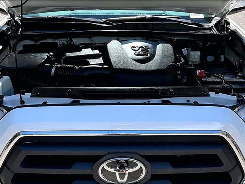 Used 2022 Toyota Tacoma SR5 AWD/4WD image 29