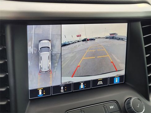 Used 2023 GMC Acadia SLT w/ Elevation Edition image 17