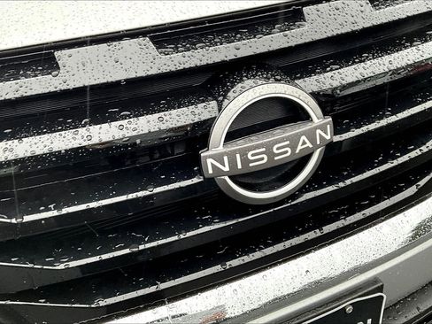 Used 2024 Nissan Pathfinder SV image 31