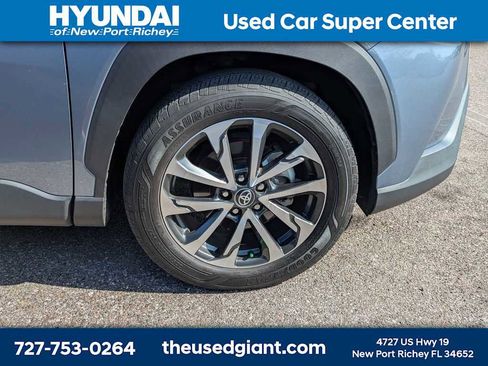 Used 2023 Toyota Corolla Cross XLE w/ Convenience Package image 6