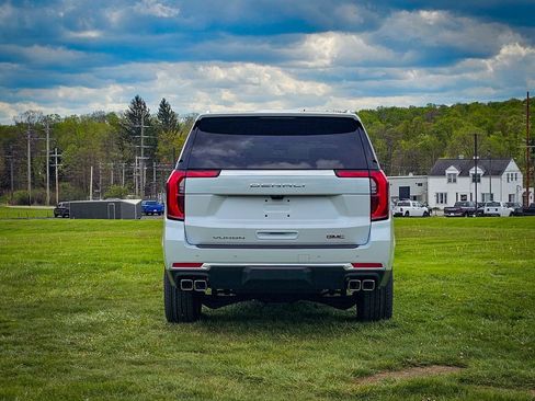 New 2026 GMC Yukon XL Denali w/ Denali Reserve Package AWD/4WD image 4