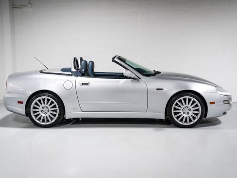 Used 2002 Maserati Spyder GT RWD image 2