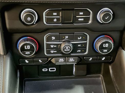 Used 2024 Chevrolet Tahoe Z71 AWD/4WD image 16