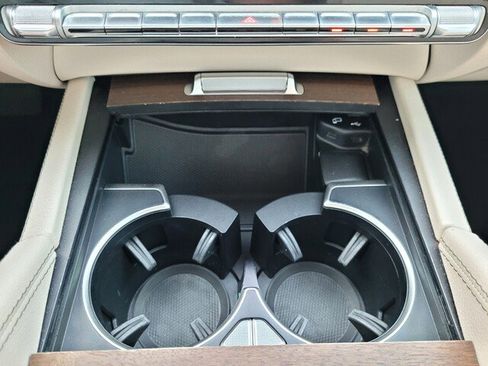 Used 2022 Mercedes-Benz GLE 350 w/ Premium Package image 34