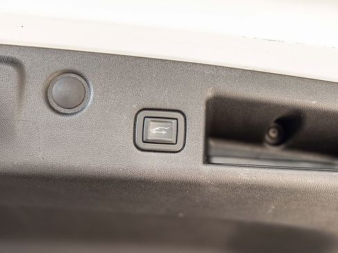 Used 2020 Chevrolet Equinox LT image 16