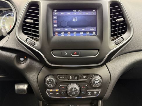 Used 2020 Jeep Cherokee Latitude Plus FWD image 22