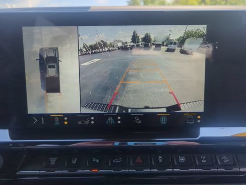 Certified 2025 Chevrolet Silverado 2500 ZR2 w/ Technology Package AWD/4WD image 27