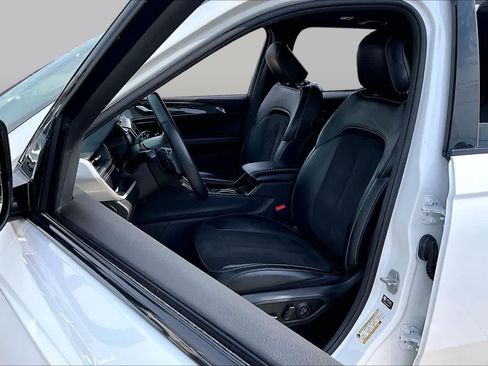 Used 2022 Jeep Grand Cherokee Altitude AWD/4WD image 8