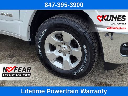 Used 2025 RAM 1500 Big Horn AWD/4WD image 9
