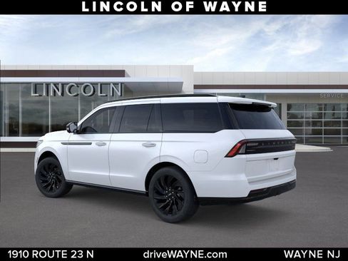 New 2025 Lincoln Navigator Reserve w/ Jet Appearance Package AWD/4WD image 5
