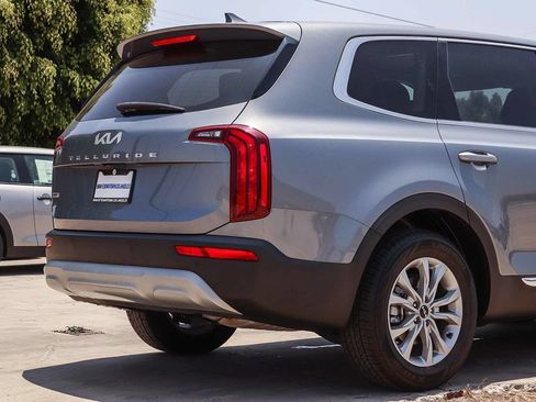 Used 2022 Kia Telluride LX AWD/4WD image 11