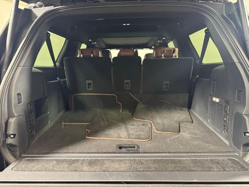 New 2025 Lincoln Navigator L Reserve AWD/4WD image 17