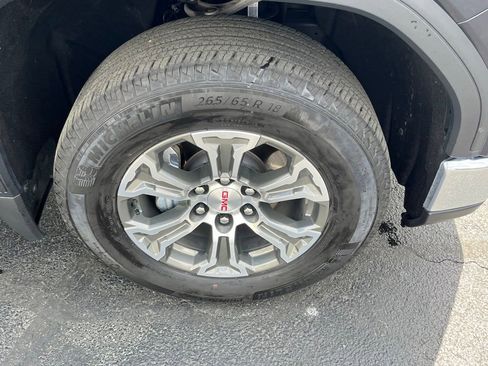 Used 2025 GMC Sierra 1500 SLT image 8