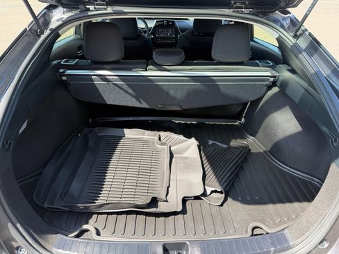 Used 2022 Toyota Prius LE image 16