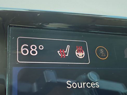 Used 2024 Chrysler Pacifica Touring-L FWD image 12
